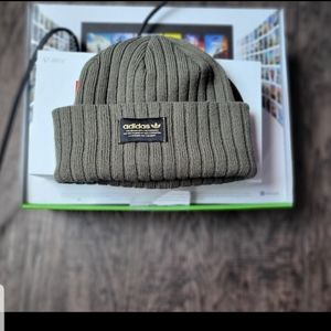 Adidas beanie (olive)
